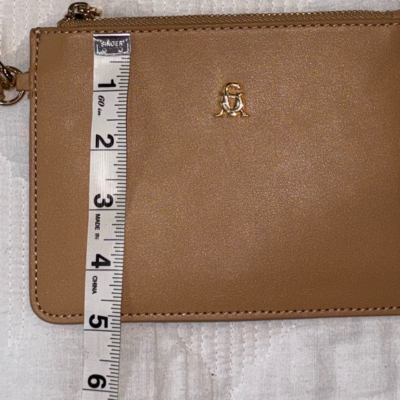 NWOT STEVE MADDEN Wristlet Tan With Logo 7x5 - Picture 10 of 10